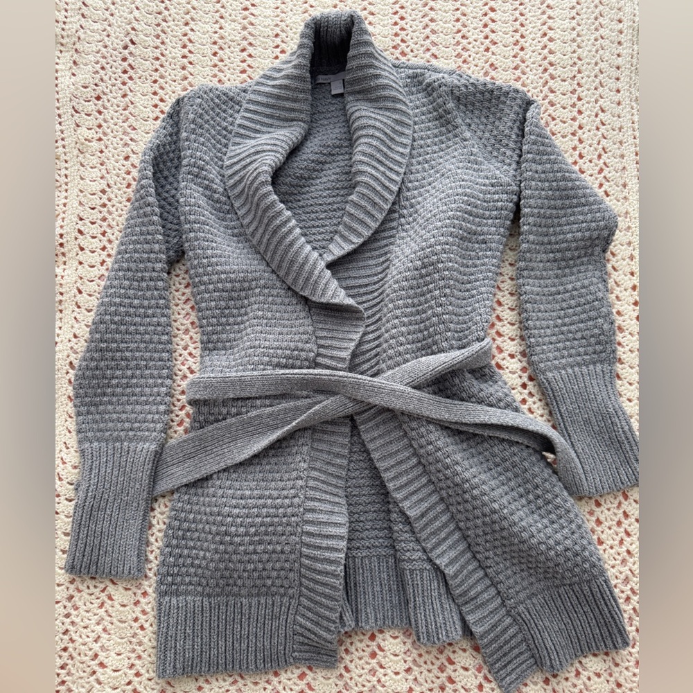 Small gray old navy sweater